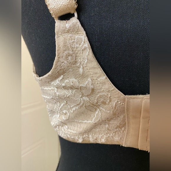 ✅NWOT/VanityFair 40c/90 underwire bra w/lace detail,nylon/spandex pad/cup/lining - Picture 4 of 7